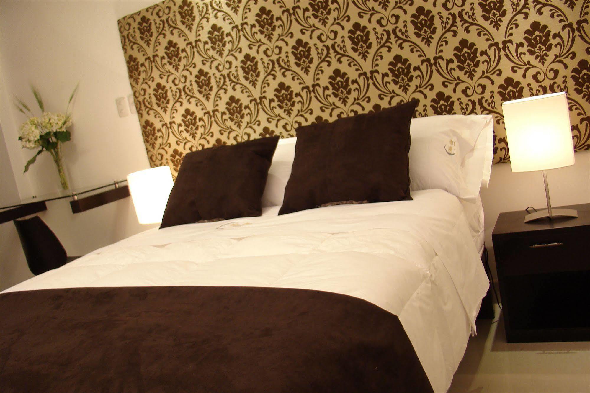 Hostal Media Luna Trujillo Dış mekan fotoğraf