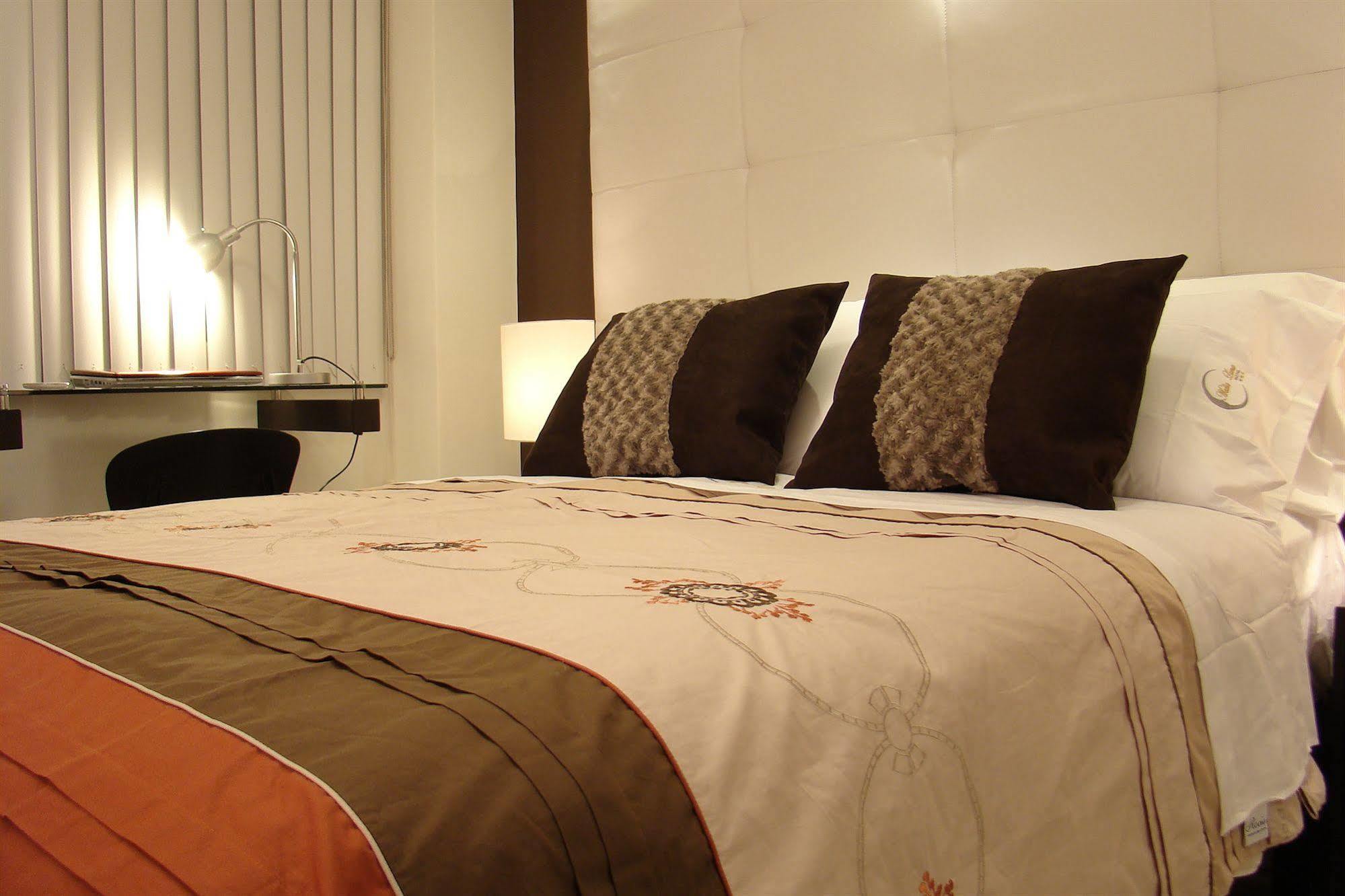 Hostal Media Luna Trujillo Dış mekan fotoğraf