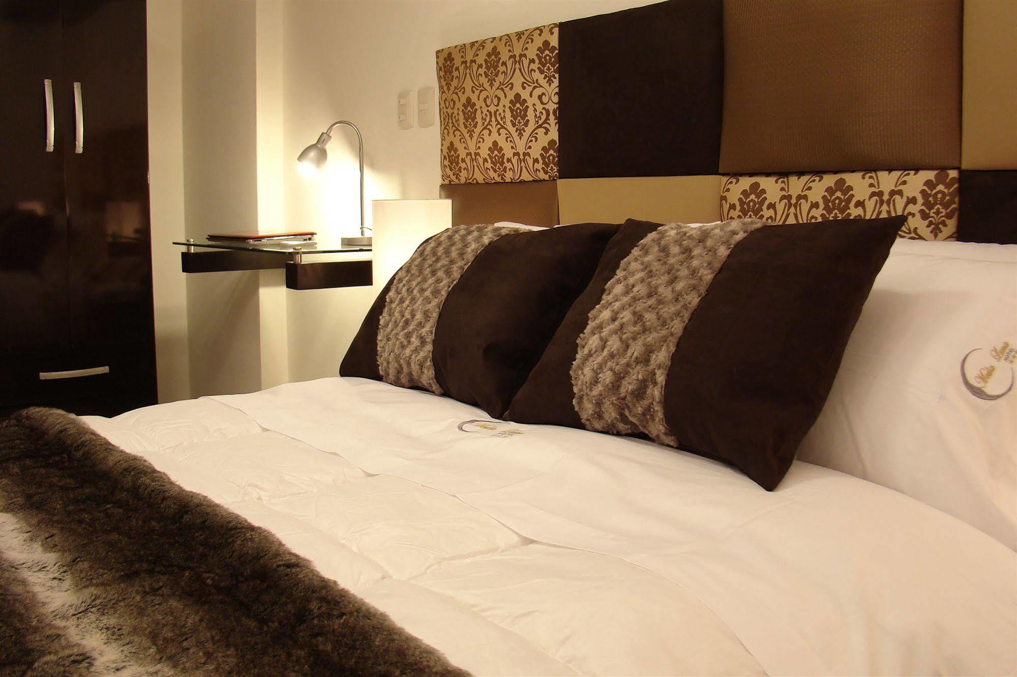 Hostal Media Luna Trujillo Dış mekan fotoğraf