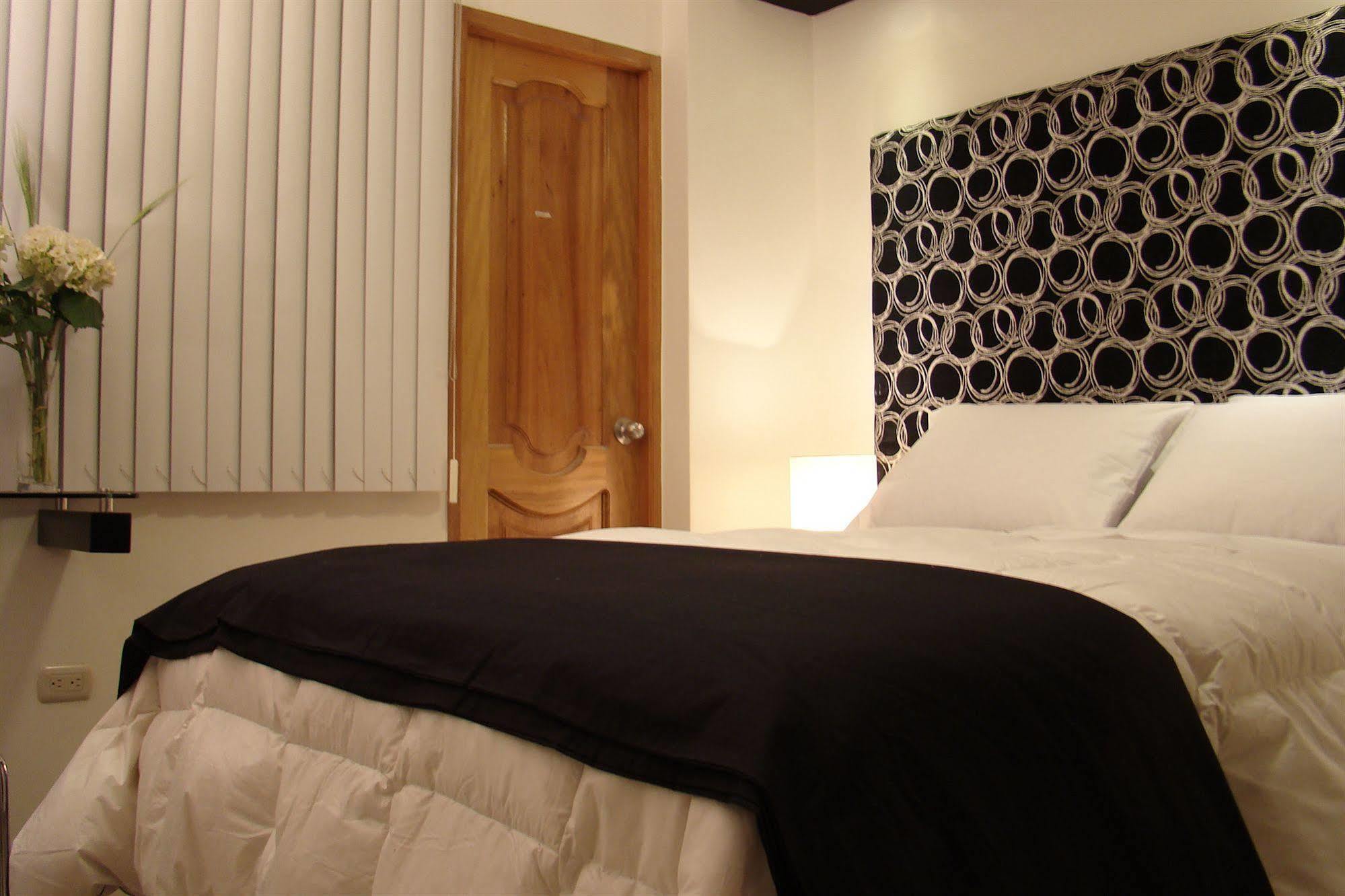 Hostal Media Luna Trujillo Dış mekan fotoğraf
