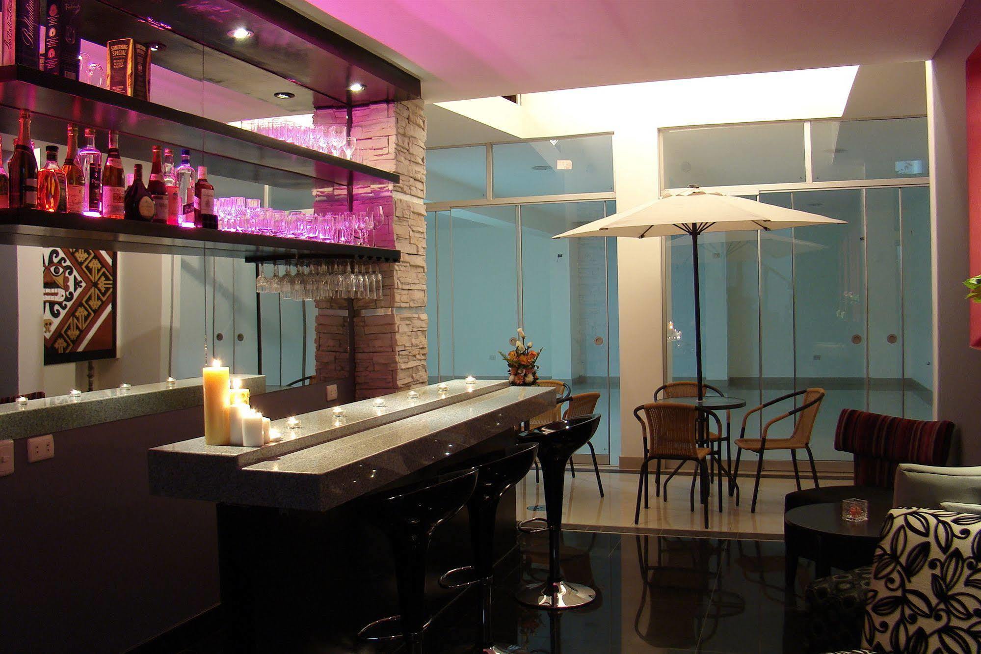Hostal Media Luna Trujillo Dış mekan fotoğraf