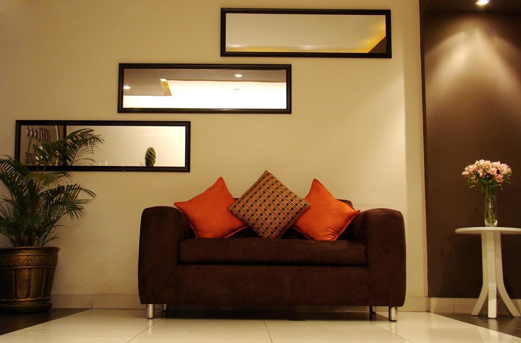 Hostal Media Luna Trujillo Dış mekan fotoğraf