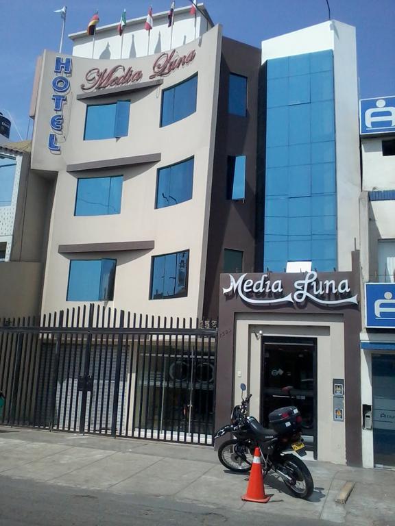 Hostal Media Luna Trujillo Dış mekan fotoğraf